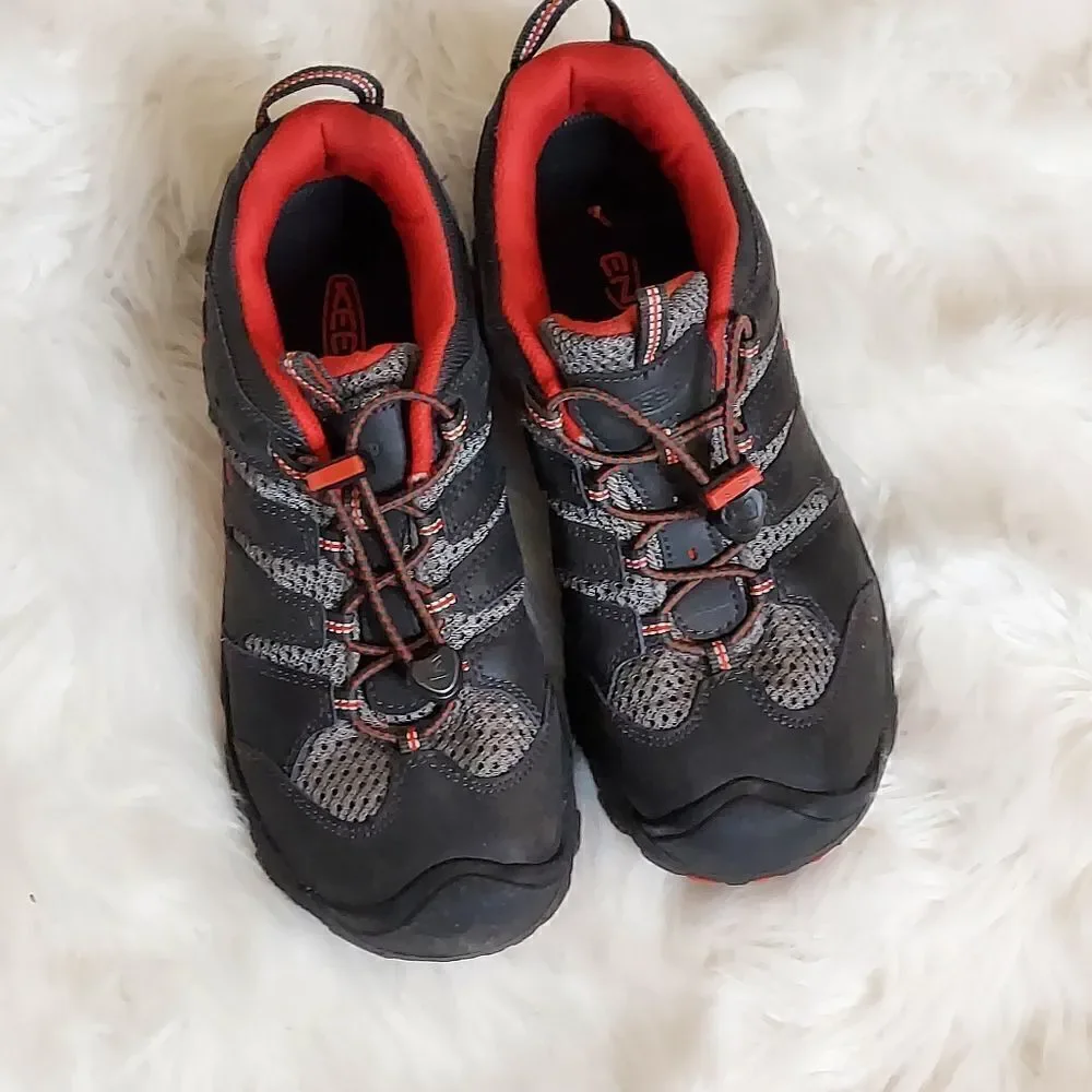 Keen Womens Black And Red Hiking Sneakers‎ Sz.6